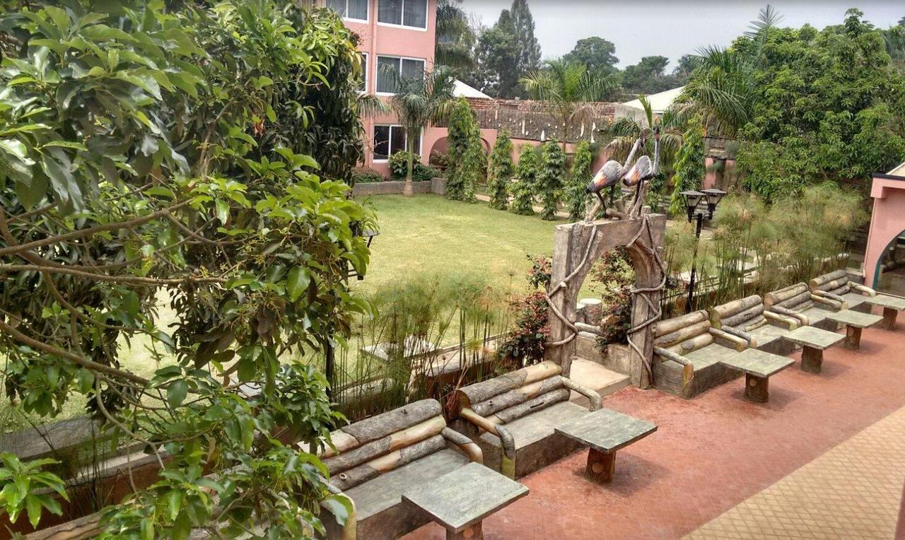 Imperial Golf View Hotel เอนเทบเบ้ ภายนอก รูปภาพ