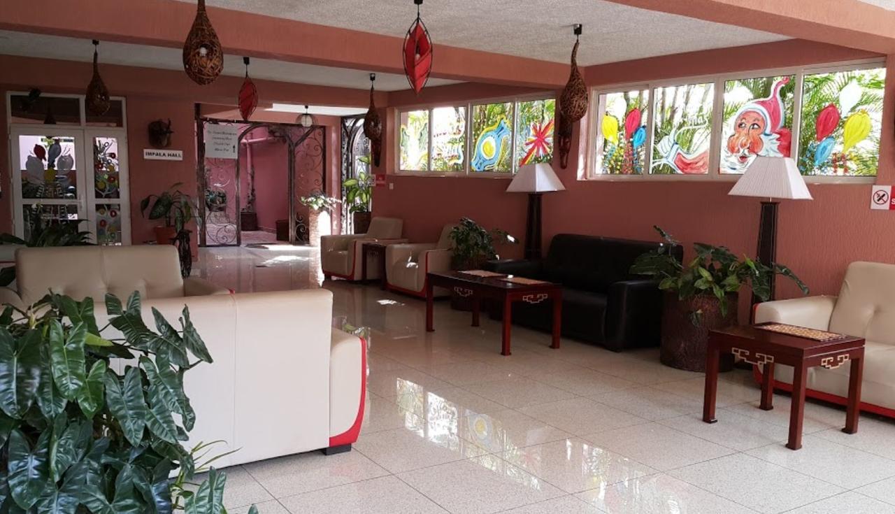 Imperial Golf View Hotel เอนเทบเบ้ ภายนอก รูปภาพ