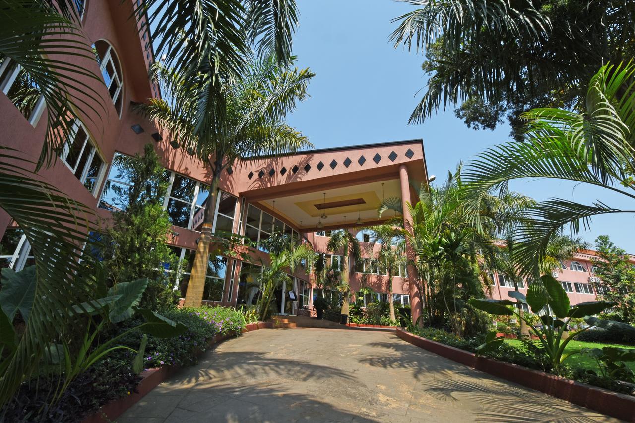Imperial Golf View Hotel เอนเทบเบ้ ภายนอก รูปภาพ